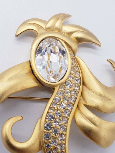 Vintage SWAROVSKI Swan Logo Signed Matte Gold Crystals Abstract Crow Bird Brooch - Picture 7 of 12
