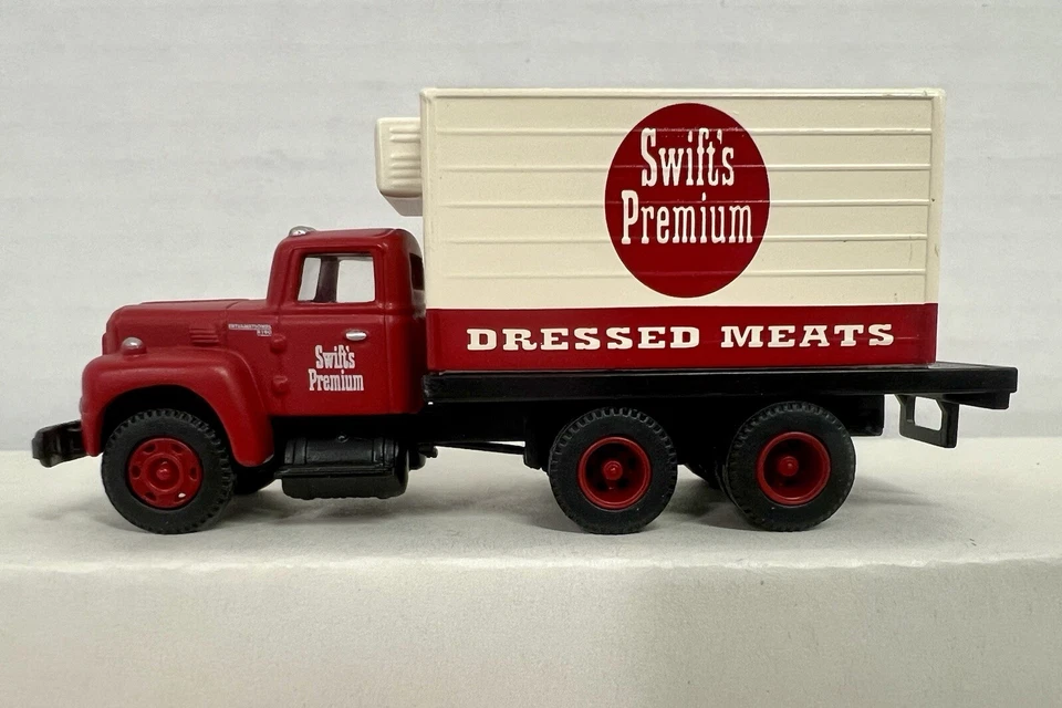 Classic Metal Works,HO/1:87, Swifts Premium.International R-190,Refer-box Truck - Image 2 of 4
