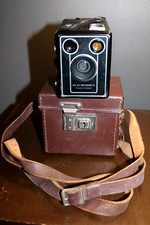 Vintage KODAK SIX-20 BROWNIE D 1940s ENGLAND with Cheney Brown Leather Case