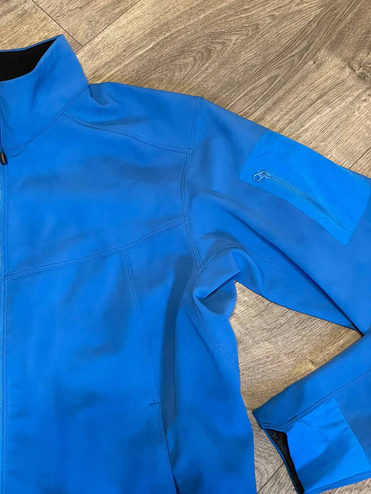 Giacca da donna blu Arc'teryx Epsilon LT taglia L large ricamata