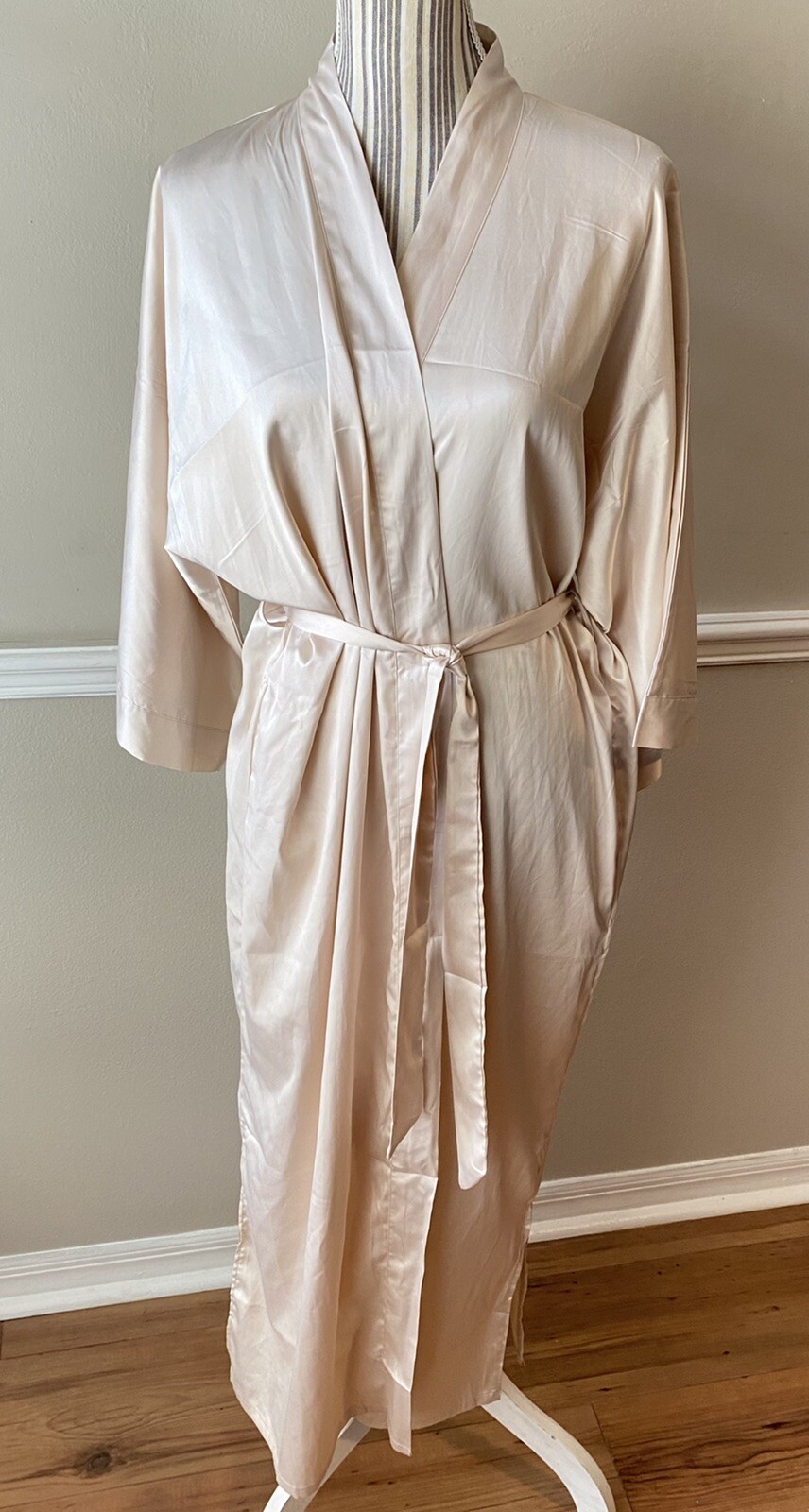 Sioro Womens Robe Size L Large Blush Nude Bridal Satin Tie Belt Pockets Nwt