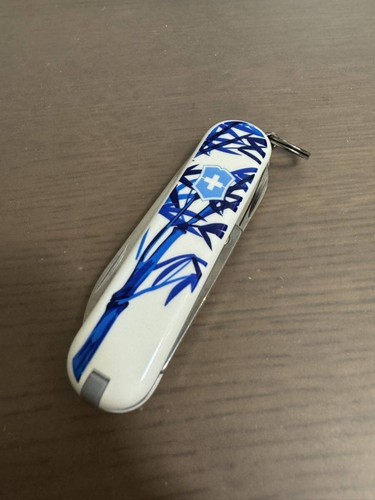 Limited Unused Victorinox The Giant Panda 2017 Limited Edition Classic - Picture 5 of 9