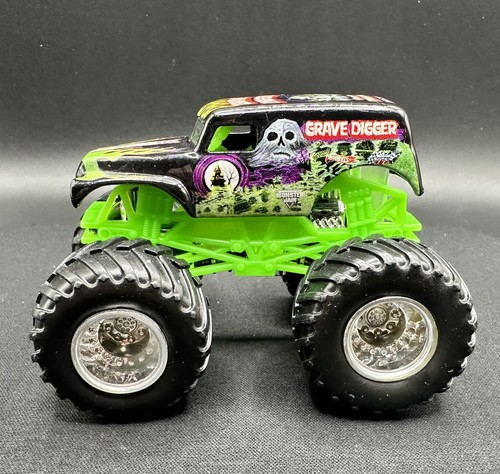 Hot Wheels Monster Truck 1/64 Grave Digger 4 Time Champion - Picture 1 of 6