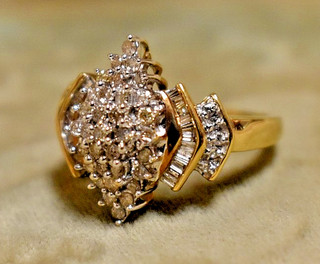Vintage 10k White/Yellow Gold Ladies Diamond Cluster Ring. Size 8