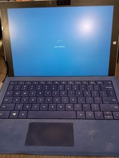 Surface Pro 3 z akcesoriami