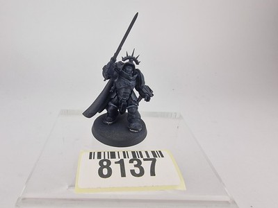 Space Marines Captain in Gravis Armour Warhammer 40000 Games Workshop