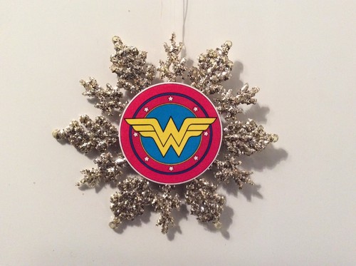 Wonder Woman Ornament - Picture 3 of 3