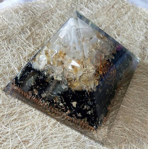 Black Tourmaline Selenite & Citrine Chakra Big Pyramid 50mm Organite Energy - Picture 2 of 3