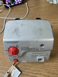 Honeywell Water Heater Gas Valve WV8840A1000 Untested See Pics
