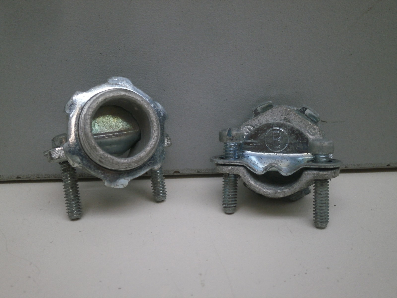 (25) Bridgeport 650 3/8" Knockout Romex Cord Cable Clamp Connectors ⅜