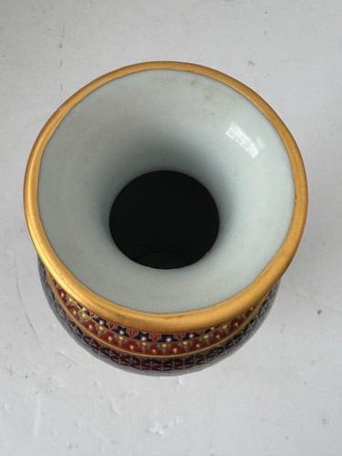 Vintage Benjarong Hand Painted Porcelain 9 inch Vase Made in Thailand EUC - Picture 7 of 8