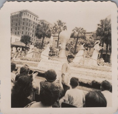 1949 Edison Pageant Parade Float Fort Myers Florida VINTAGE PHOTO SMALL SNAPSHOT