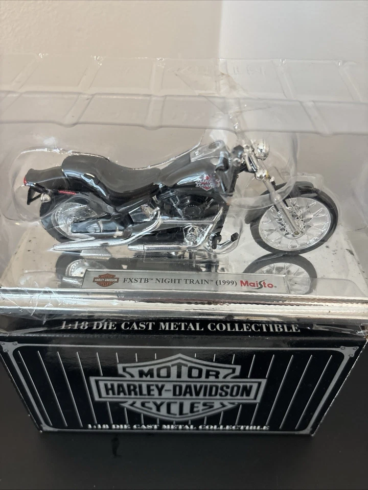 De colección Harley Davidson Motorcycles 1:18 Diecast FXSTB NIGHT TRAIN 1999 Negro Foto 2 de 4