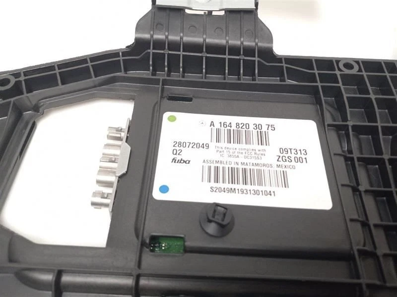 Mercedes GL450 2010 interior GPS radio techo antena Foto 2 de 4