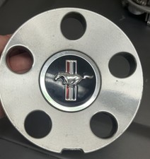 2005 - 2009 Ford Mustang Wheel Center Cap 6r33-1a096-ea Oem 17 Wheel