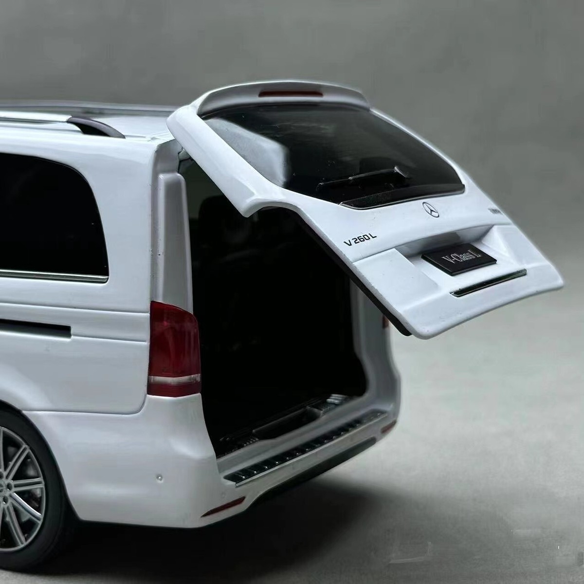 1/18 MERCEDES BENZ V Klasse V260L MPV China BENZ Dealer