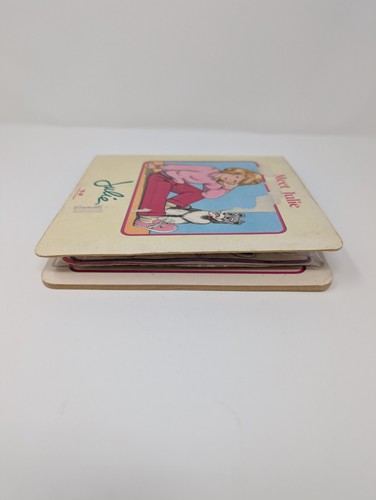 Vintage Meet Julie Interactive Doll Worlds Of Wonder Stickers Board Book 1987 - Foto 12 di 15