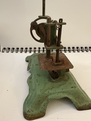 Antique 1930 Germany Casige Miniature Toy Sewing Machine - Picture 7 of 7