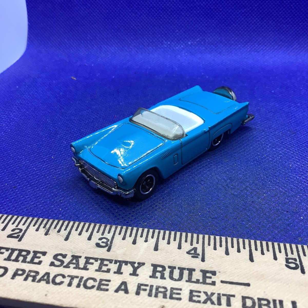 1957 THUNDERBIRD Die Cast toy car 1988 MATCHBOX 1/63 Mattel