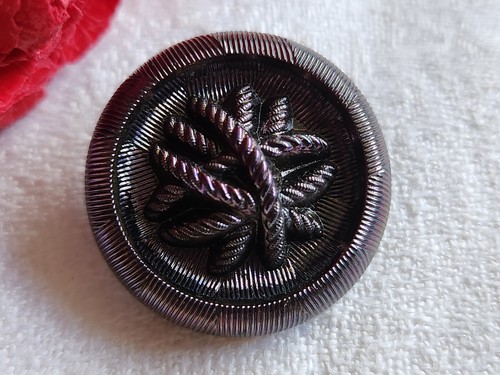 Bouton ancien en verre violet gros collection 2,6 cm D15G - Picture 2 of 4