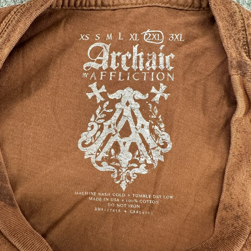 Camisa masculina arcaica vintage 2XL marrom gráfica AOP Cyber Emo skatista gótico EUA Y2K - Imagem 2 de 4