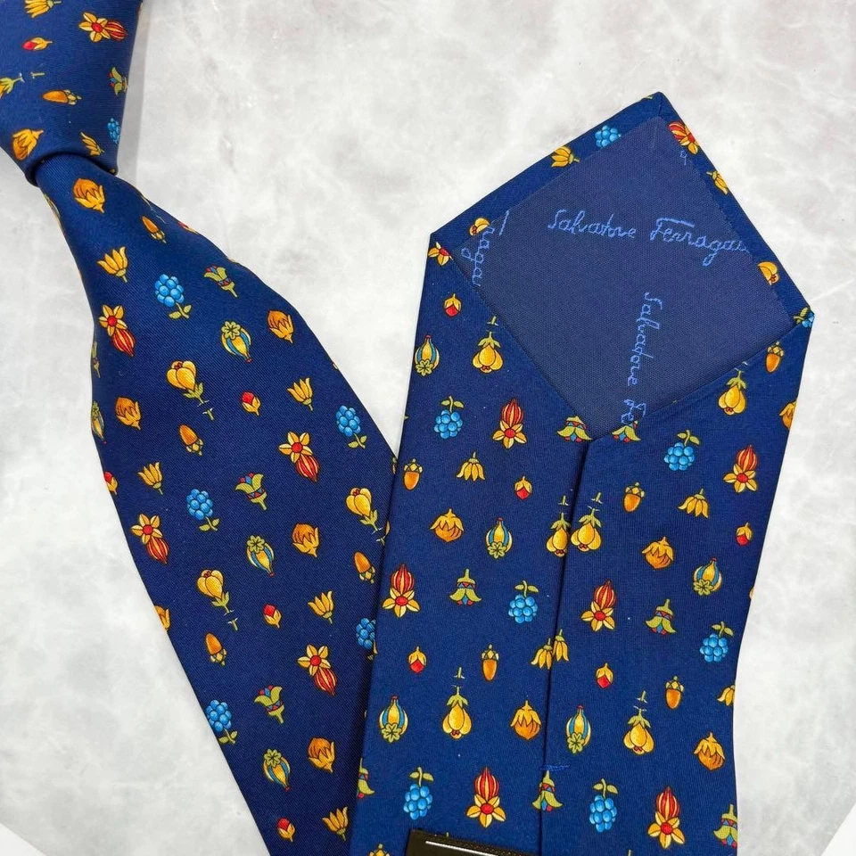 Salvatore Ferragamo Corbata por todas partes patrón Flores 2 auténtico... - Imagen 4 de 4