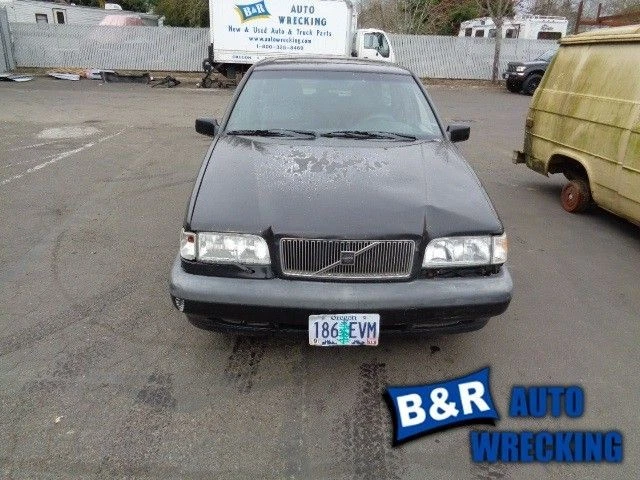 Нижний задний фонарь для правостороннего пассажира подходит для 94–97 VOLVO 850 7425024 - Изображение 2 из 4