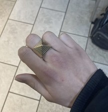 18.5g 9ct Gold Pyramid Ring Size R. Read Description