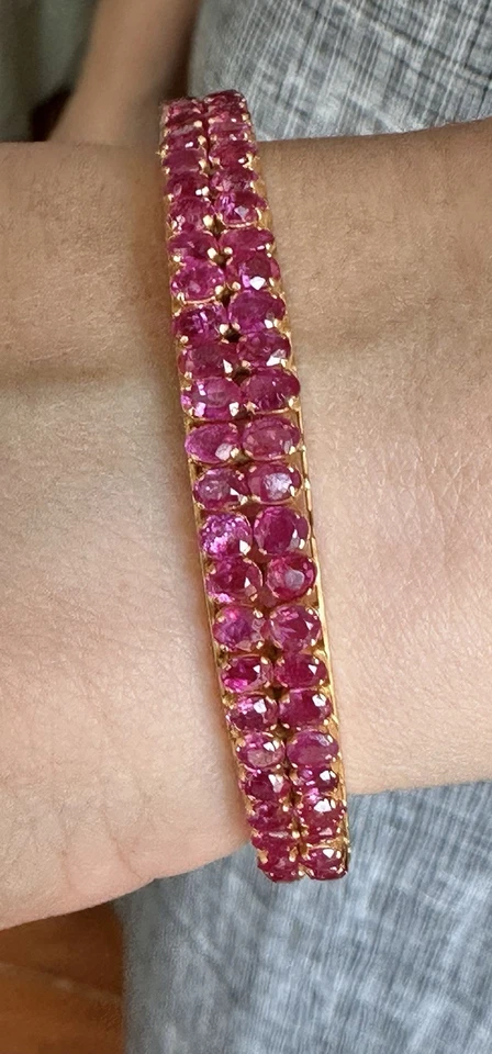 A Stunning Estate Unheated Burma Ruby Bangle Bracelet - Image 3 of 4