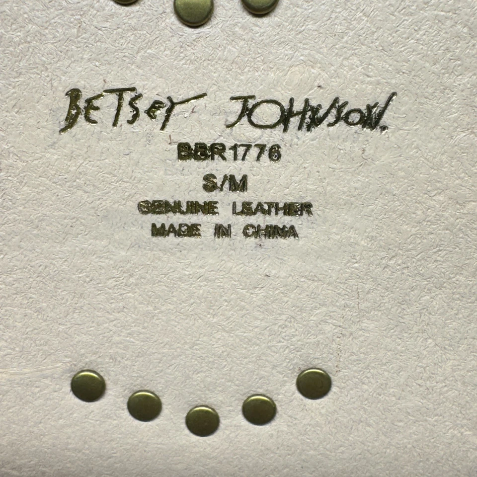 Cinturón ceñido Betsey Johnson rosa crema cuero recortado pequeño Foto 4 de 4