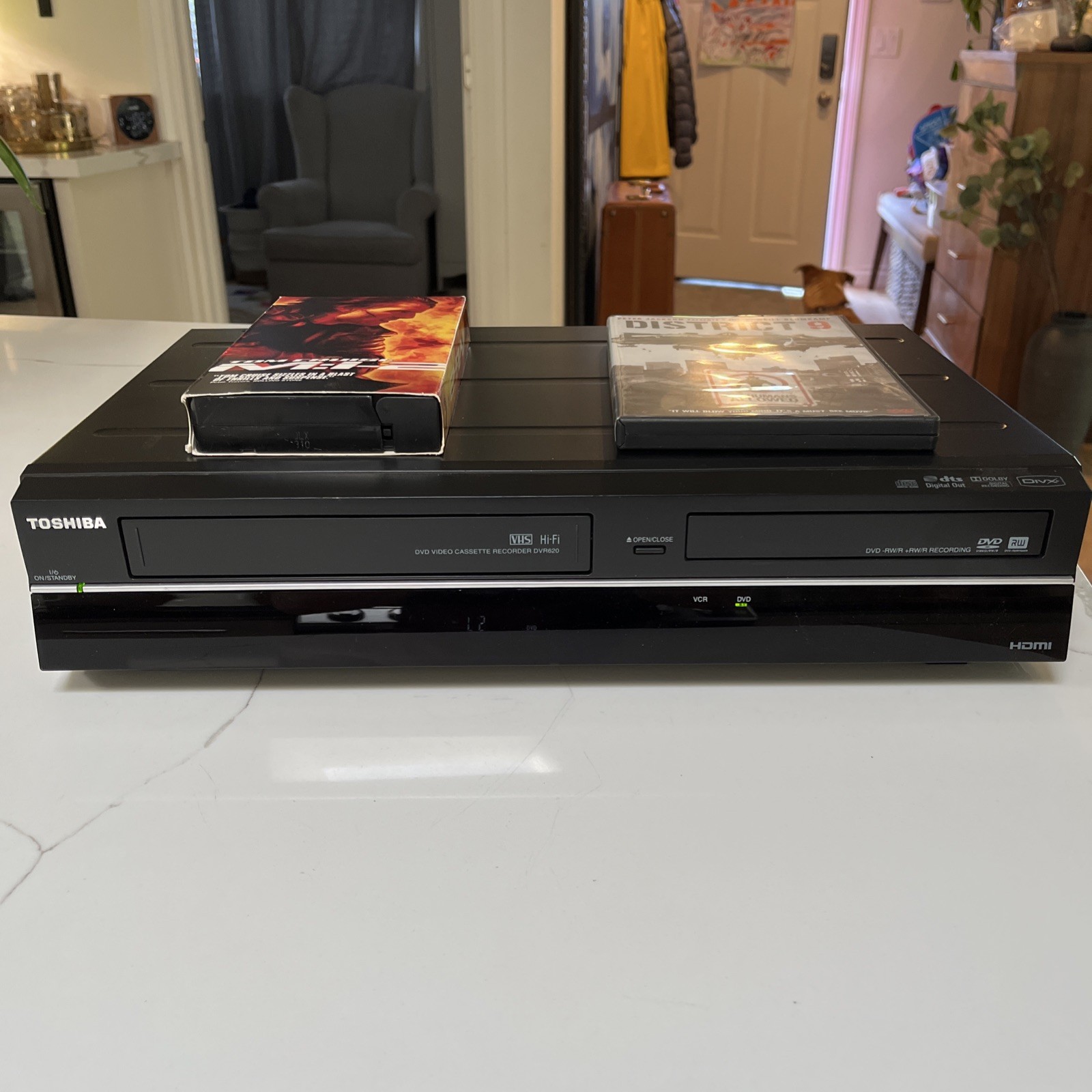 Toshiba (DVR620KU) DVD VHS Recorder Combo Player