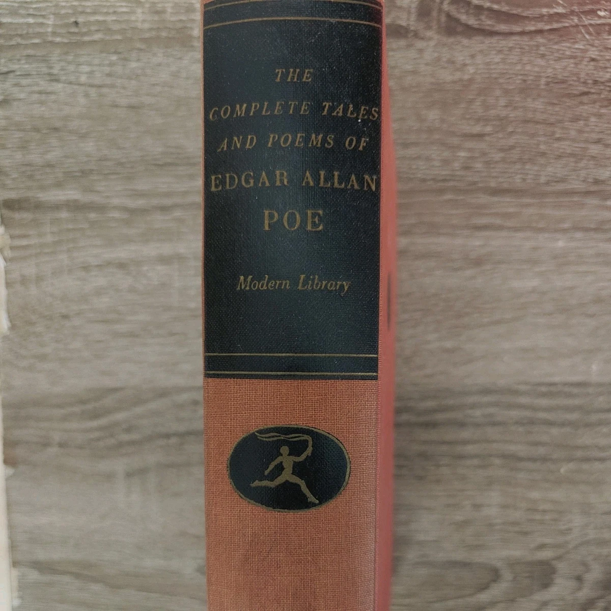 Preços baixos em Edgar Allan Poe Modern Library Antiquário e