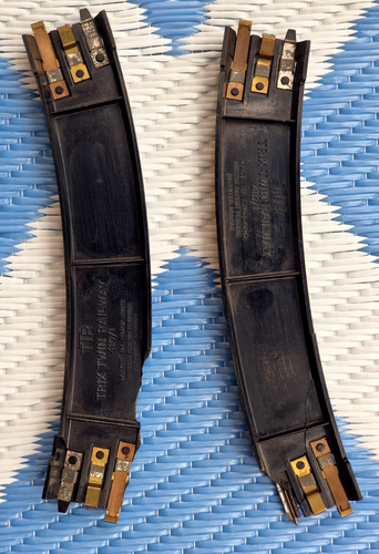 Vintage ' TTR Trix Twin Railway Track 410/1 ' 16x Bakelite Plastic Curved Rails - Picture 7 of 9