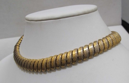 Vintage CINER strukturierte goldfarbene Glieder 15" Statement Halsband Halskette - Bild 4 von 13
