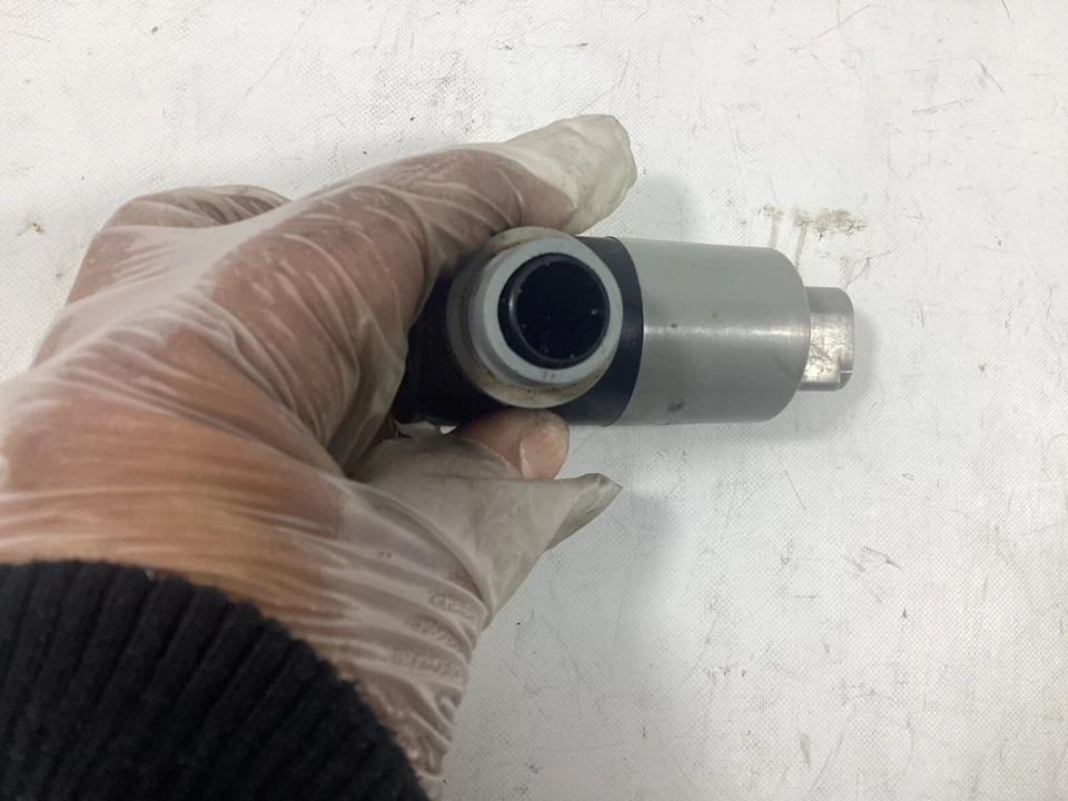 Land Rover Range Rover 2008-2012 bomba de lavado de parabrisas OEM. Foto 2 de 4