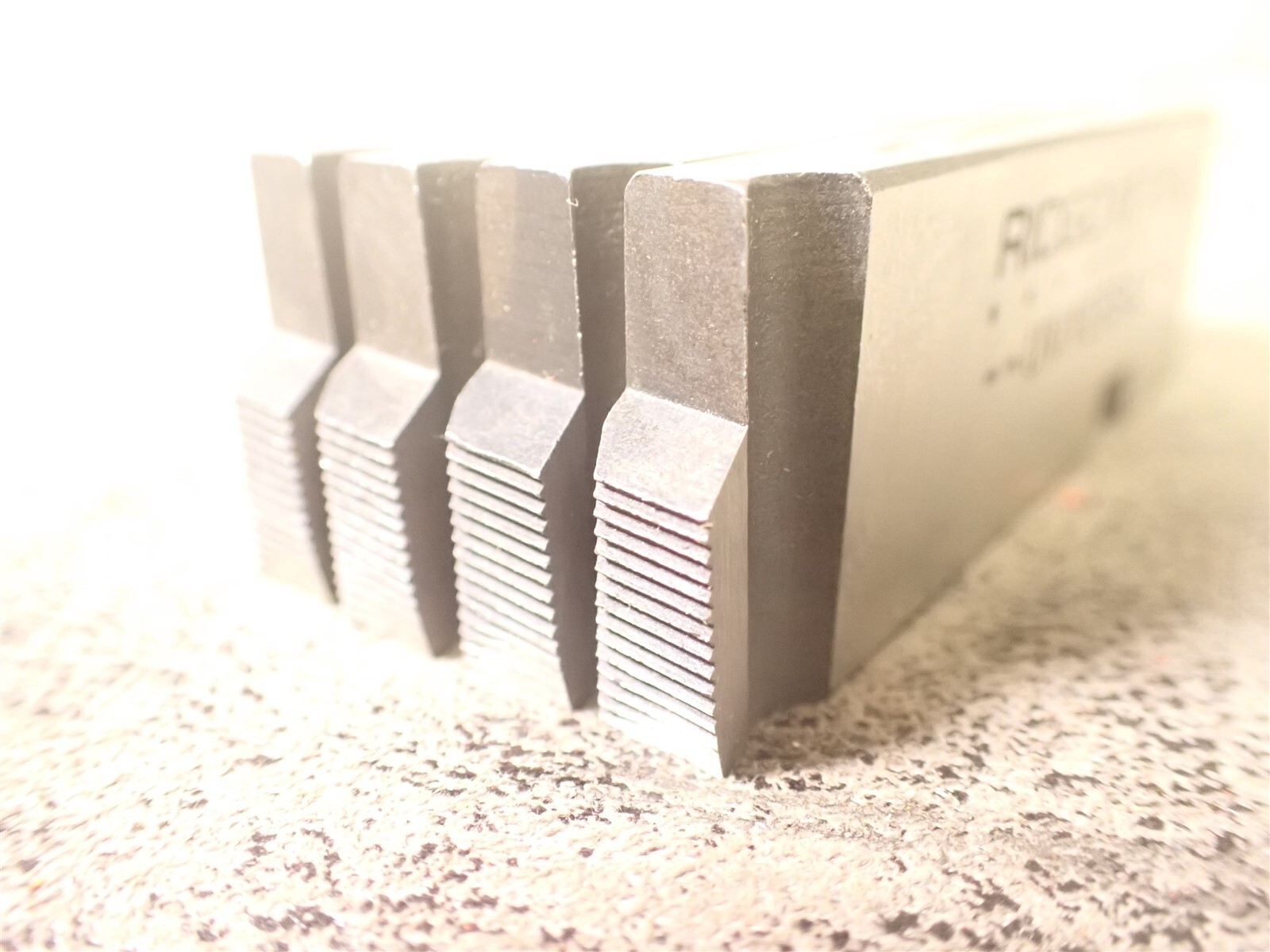 Ridgid 47735 1/8" NPT Alloy RH 27 TPI Universal Pipe Threader Dies (BN385)