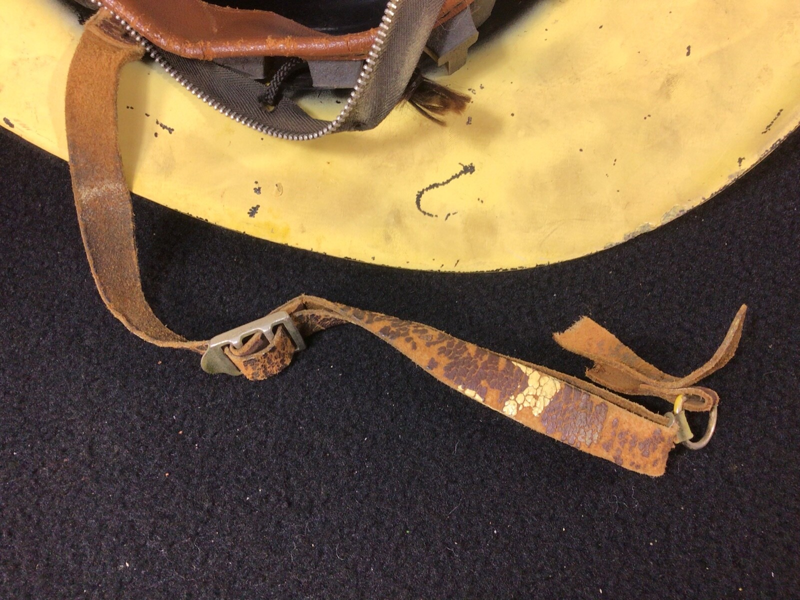 VINTAGE MSA SKULLGARD FIBERGLASS FIREMANS HELMET W/LEATHER CHIN STRAP