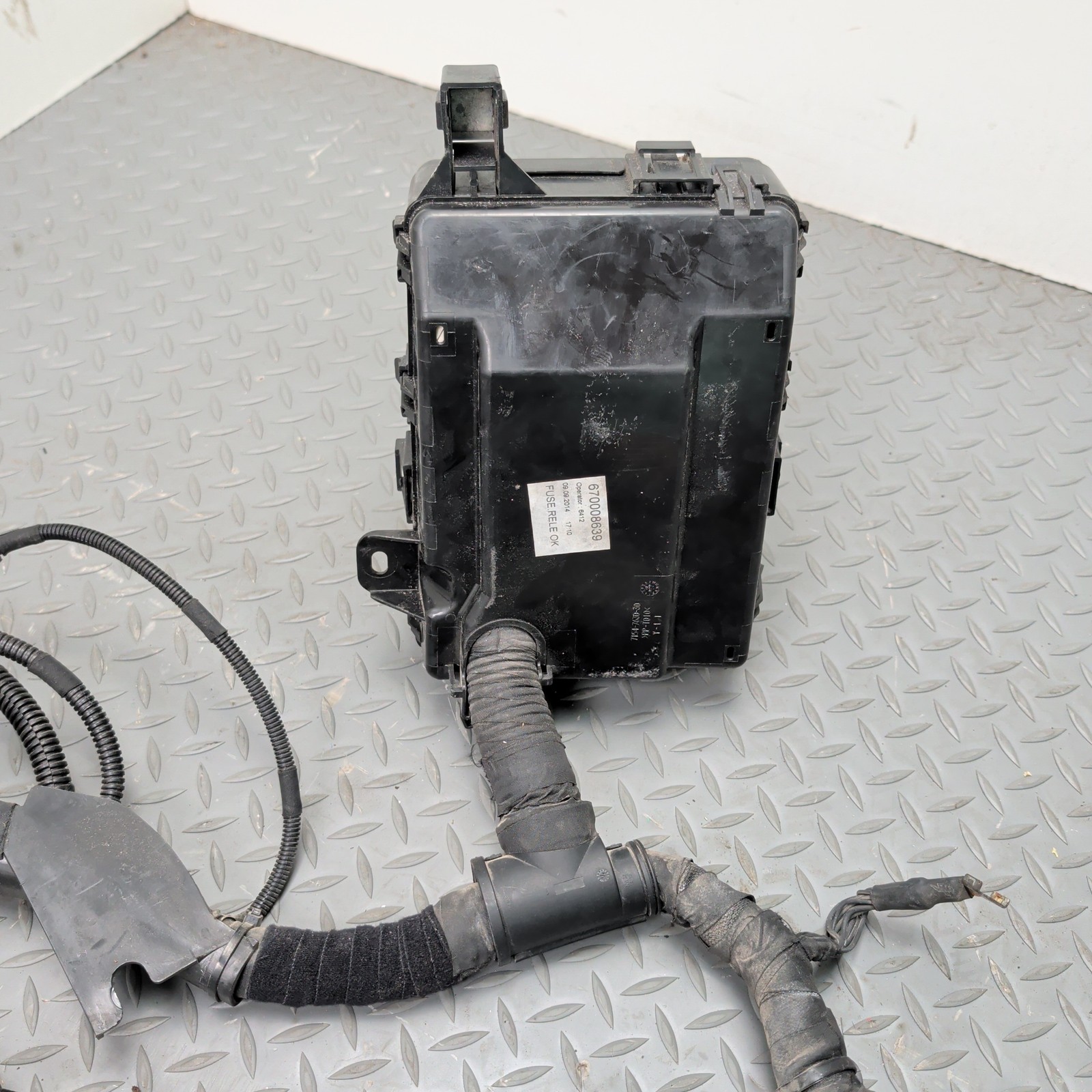 Maserati Ghibli 2014-2017 Front Right Fuse box wiring harness