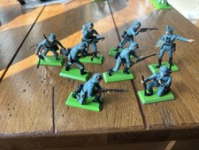 8- Britains Deetail 1971 WW2 Soilder Lot Die Cast Base Made In England Rare B