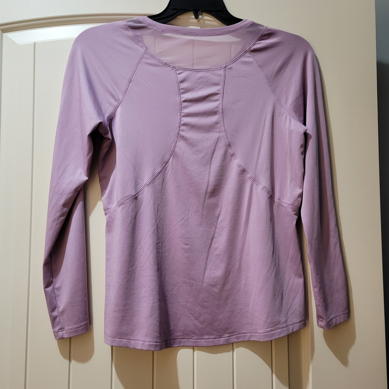 Layer 8 Womens Qwick Dry Lavendar Lilac Fitted Athletic Top Size Small