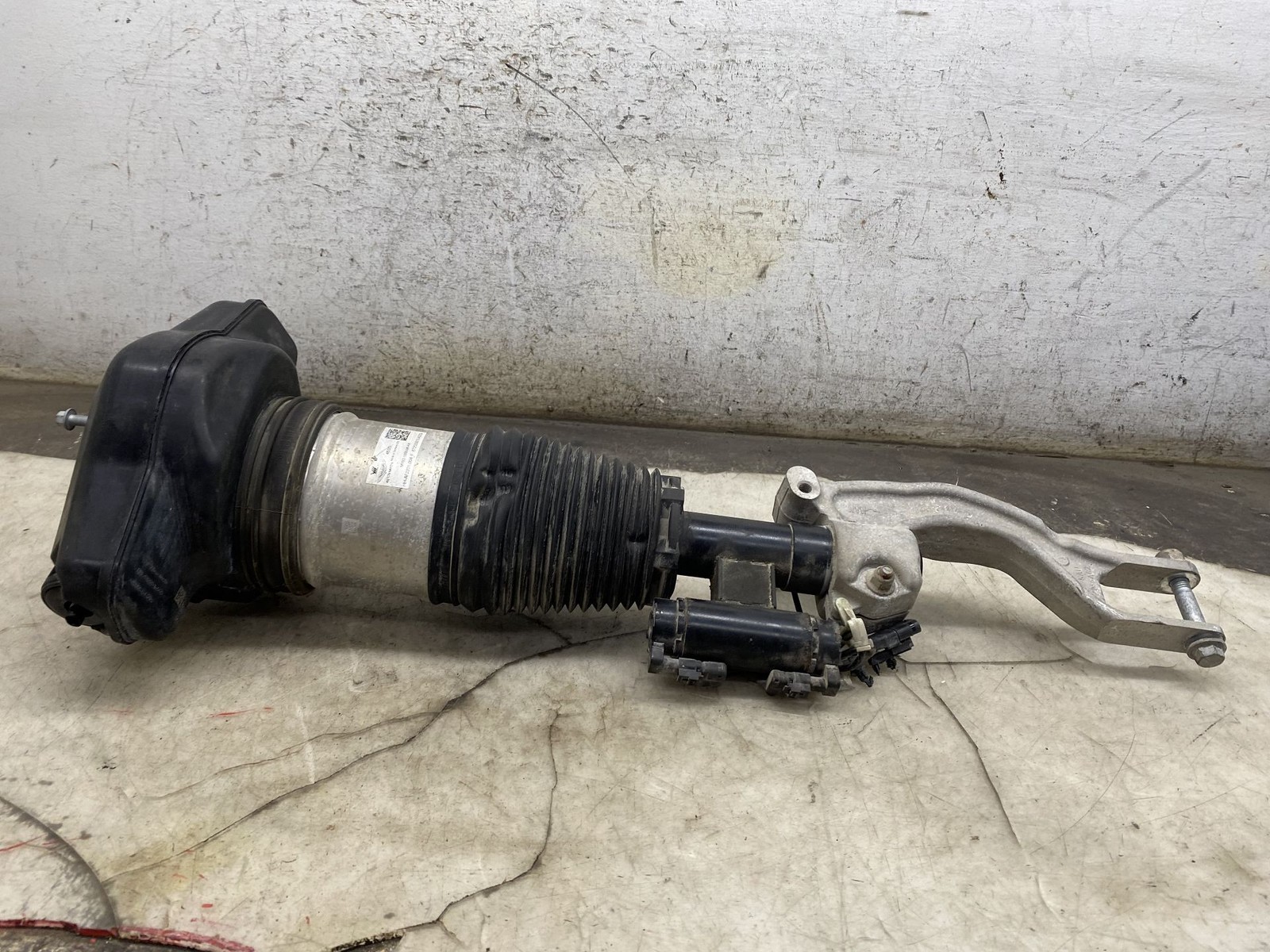 2020-2024 ASTON MARTIN DBX OEM FRONT RIGHT AIR SHOCK ABSORBER MY83-18B036-AA