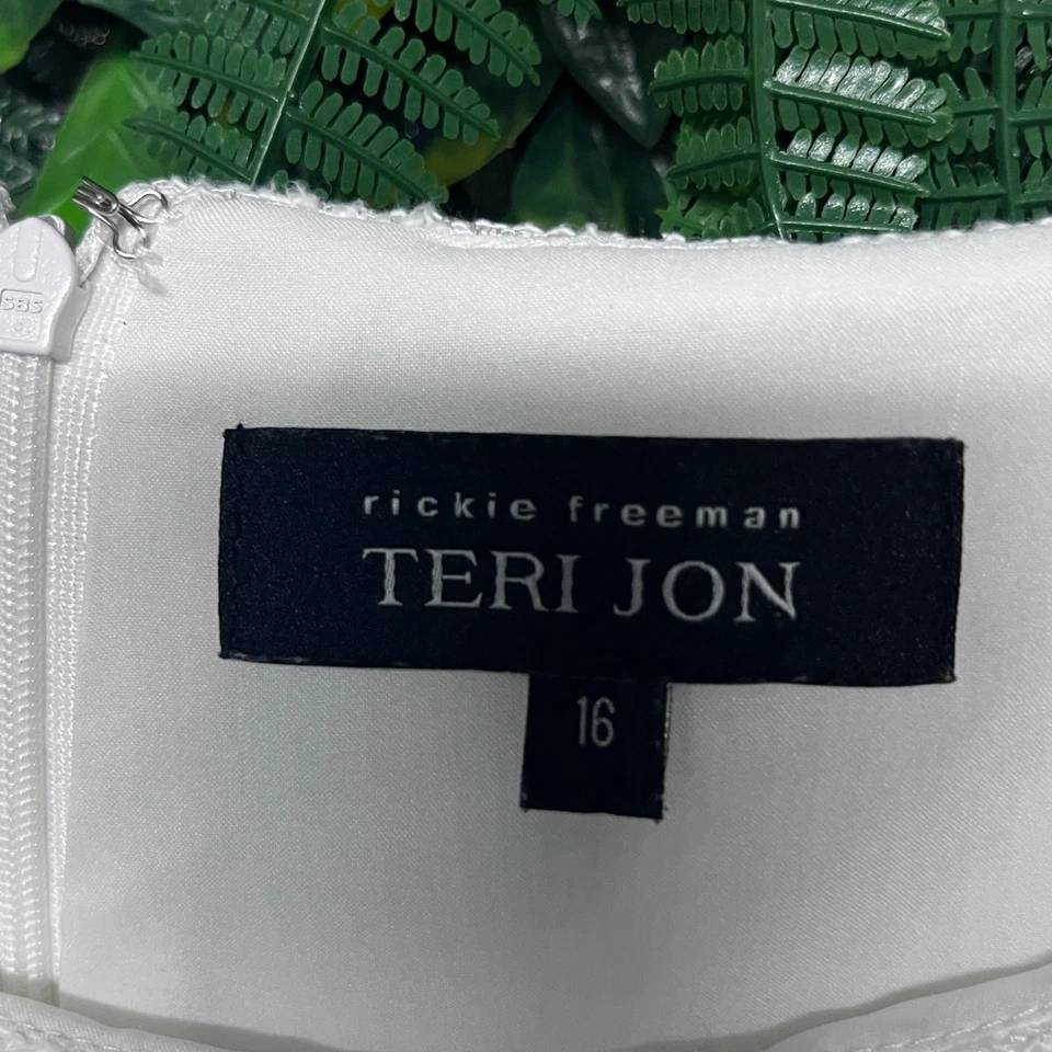 Vestido Teri Jon Rickie Freeman 16 preto branco listrado bainha texturizada 3190 - Imagem 4 de 4