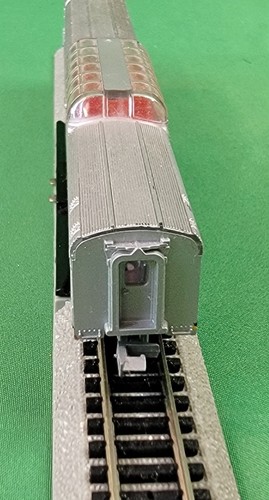 Con-Cor 4071G N Scale Santa Fe Diner Dome Observation Passenger Car - Picture 9 of 17