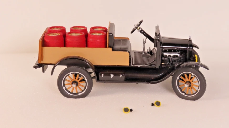 Danbury Mint 1925 Ford Model A Coca Cola Delivery Truck scale 1:24 INV# 3918 - Image 4 of 4