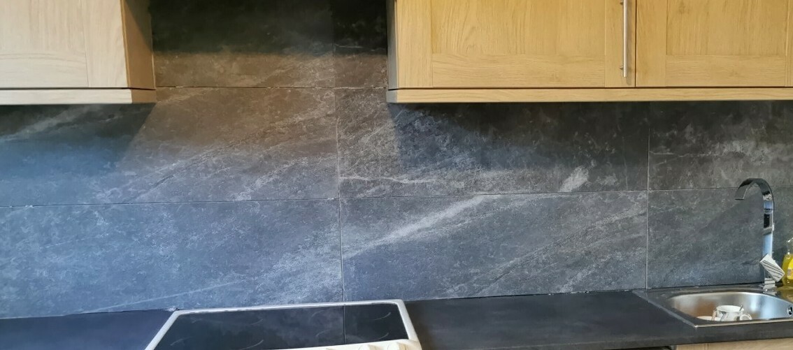 NOVUS GREY CERAMIC TILES 300 X 900 5 TILES & 3/4 VICTORIAN PLUMBING