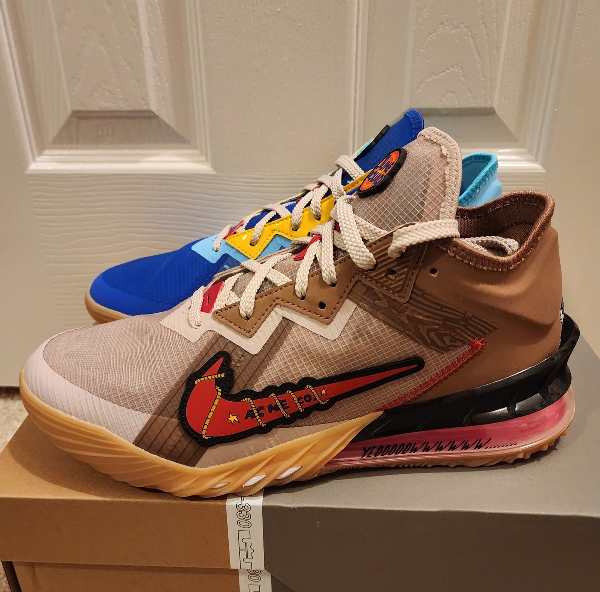 Nike LeBron 18 Low x Space Jam Wile E. x Roadrunner - Size Nike LeBron 18 Low x Space Jam Wile E. x Roadrunner - Size
