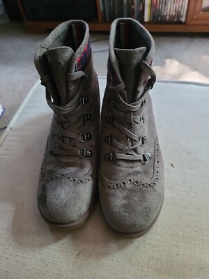 Tommy Hilfiger Women's Size 7 1/2 Ankle Boots TWYAZI Gray Faux Suede Wingtip