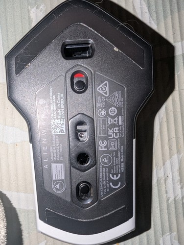 Alienware AW610M Moonlight Wired/Wireless 7-Buttons 16K DPI Optical Gaming Mouse - Picture 4 of 6