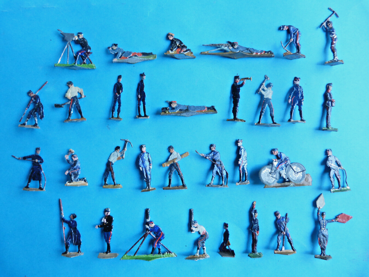 Plats D' Etain Zinnfiguren Flat Tin Figure / Lot 28 Soldats