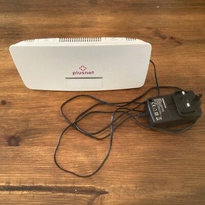 ORIGINAL PLUSNET HUB ONE WLAN SCHNELLER BREITBAND ROUTER MIT NETZTEIL KONVOLUT